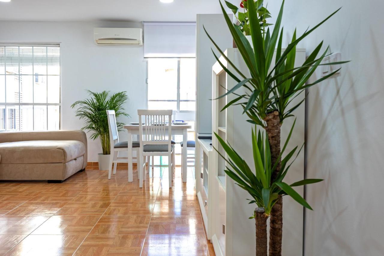 Charming 2 Bedroom Apartment At Triana Center By Oui Sevilla Exterior foto